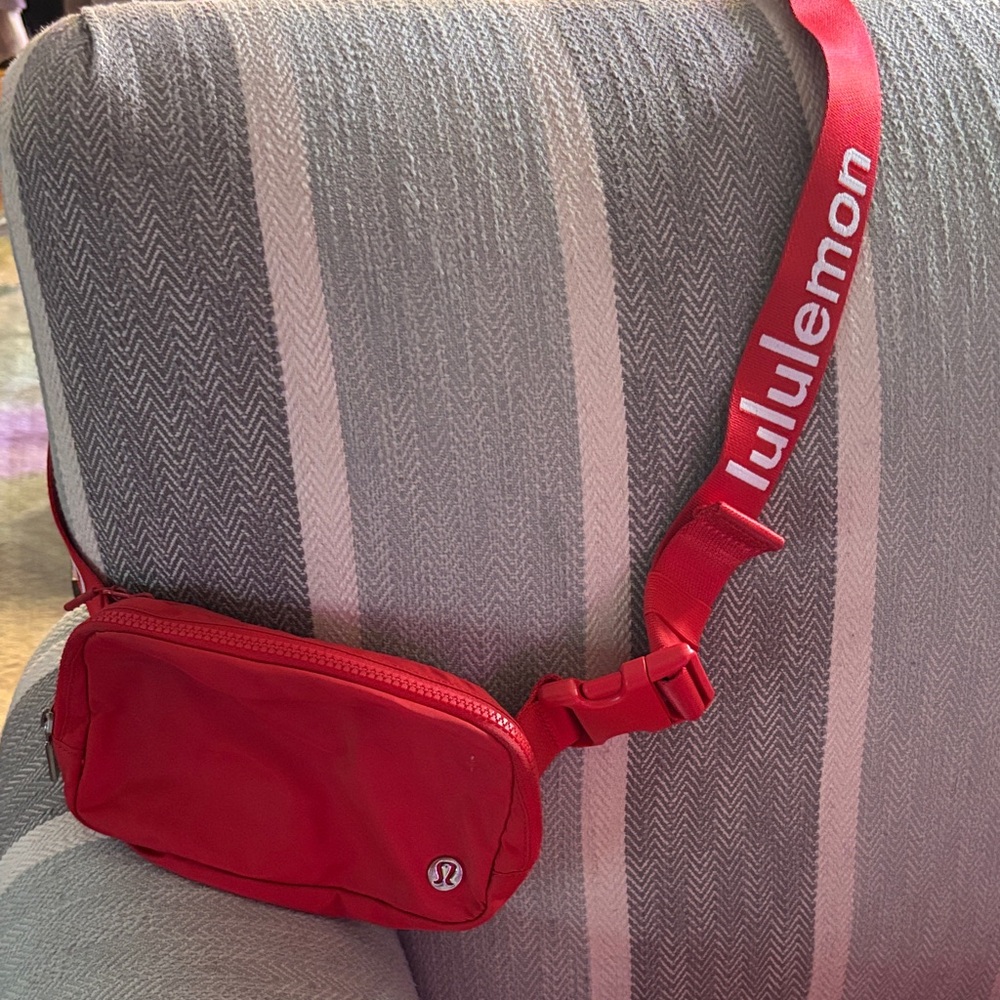 lululemon athletica Red Crossbody Bags - Picture 2 of 4
